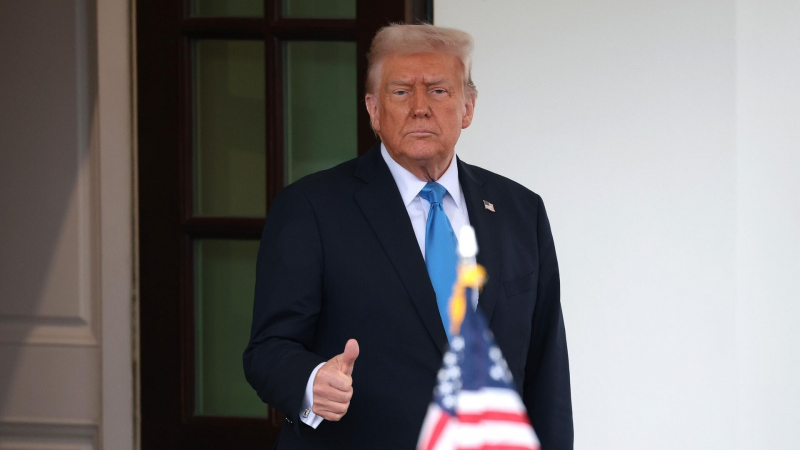 Трамп потребовал от Reuters вернуть деньги