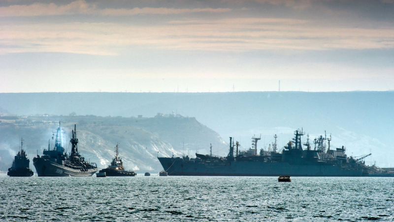 Британия пытается сковать российский флот на Черном море, заявил Келин