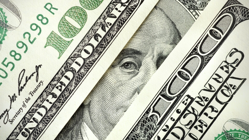 Нефть подорожала на фоне удешевления доллара