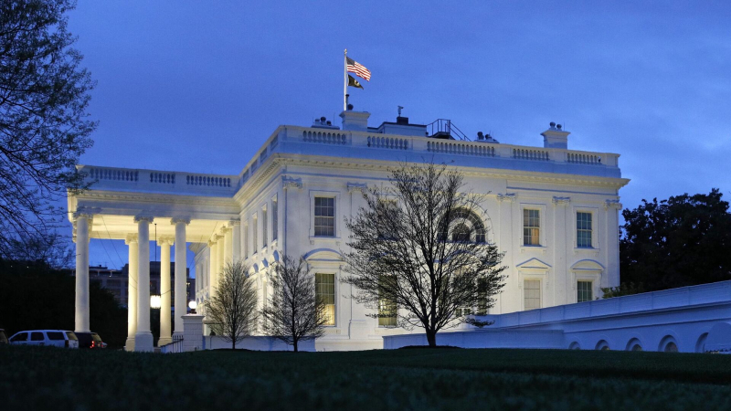 Действия Трампа в адрес Венесуэлы ускоряют упадок США, заявил Дотком