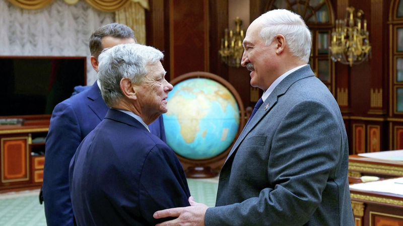 Лукашенко заявил американской делегации, что он еще живой