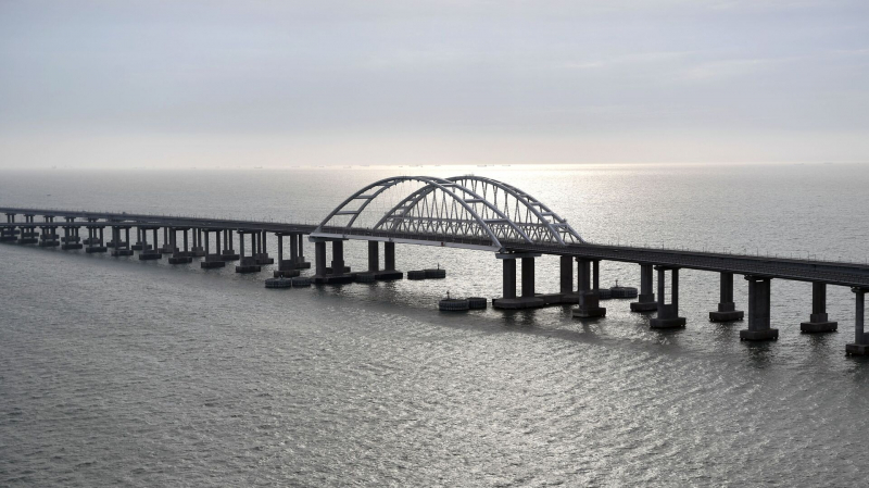 Путин поручил организовать спасательные работы в Керченском проливе